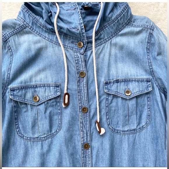 Holding Horses Anthropologie Chambray Denim Hooded Button Up - Picture 2 of 7